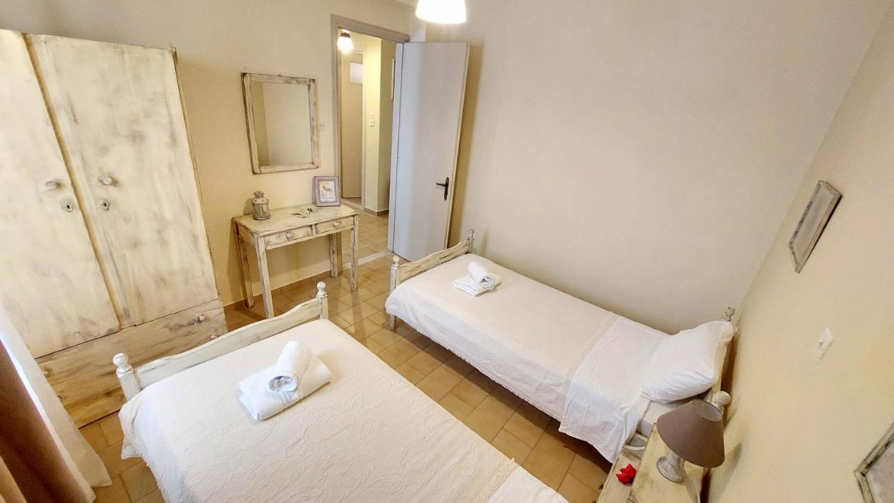 Lourantos Studios & Apartments Vathy  Bagian luar foto
