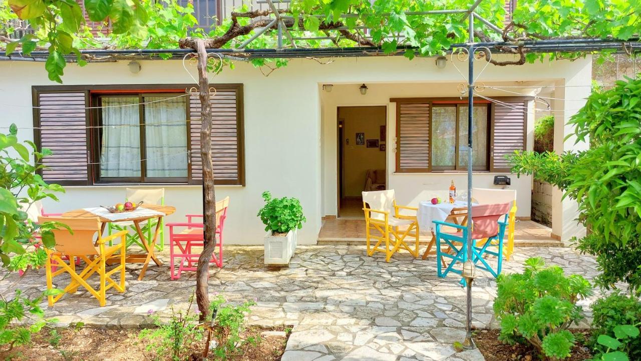 Lourantos Studios & Apartments Vathy  Bagian luar foto