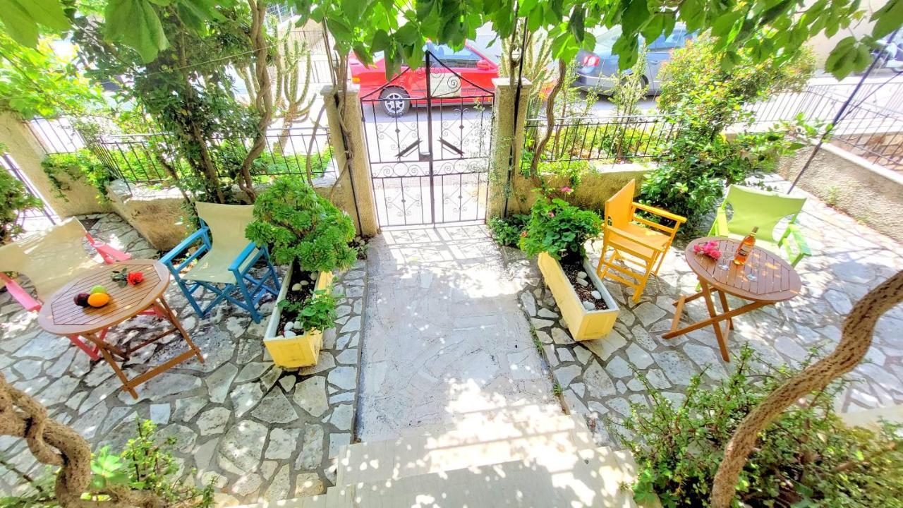 Lourantos Studios & Apartments Vathy  Bagian luar foto