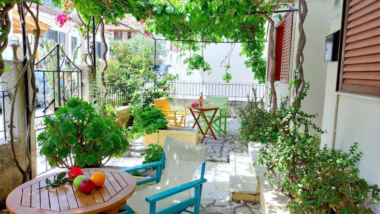 Lourantos Studios & Apartments Vathy  Bagian luar foto