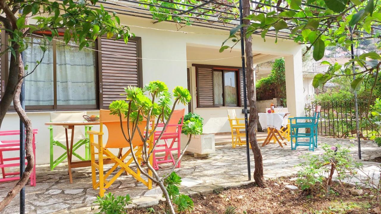 Lourantos Studios & Apartments Vathy  Bagian luar foto
