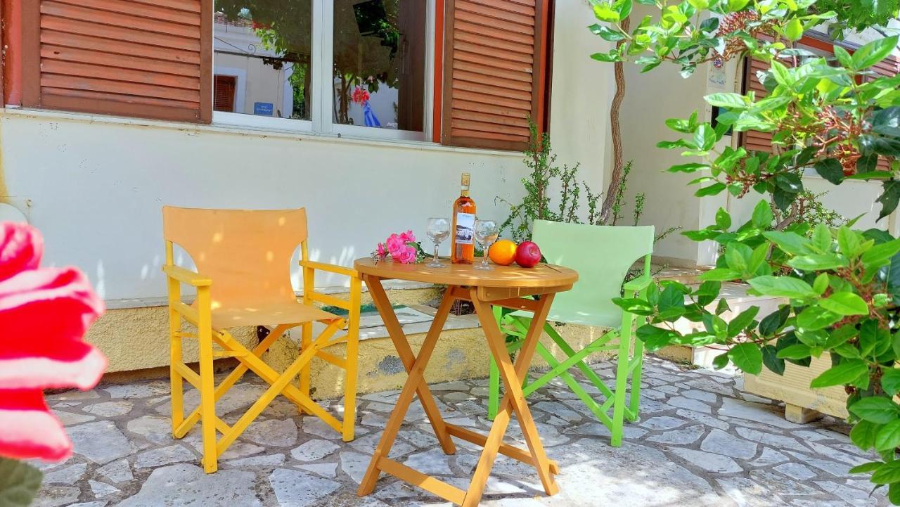 Lourantos Studios & Apartments Vathy  Bagian luar foto