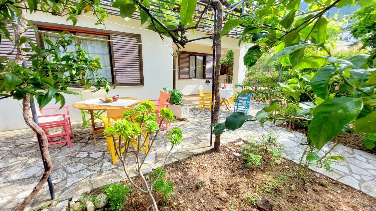 Lourantos Studios & Apartments Vathy  Bagian luar foto