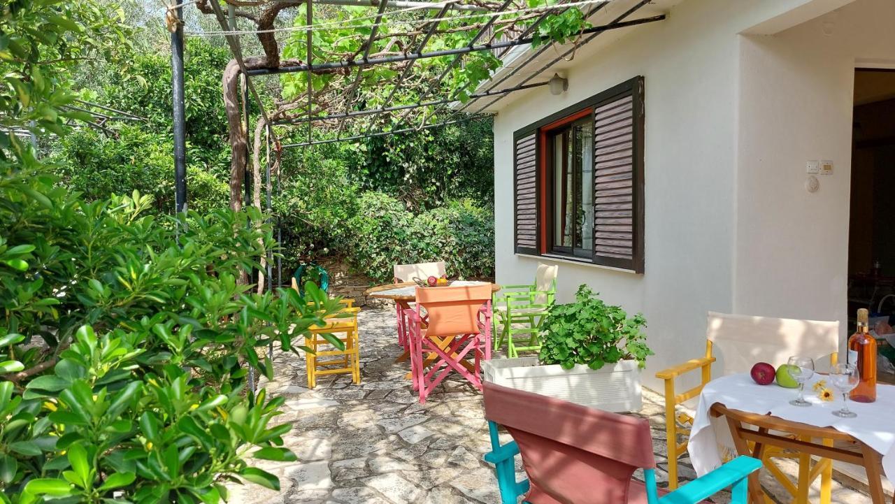 Lourantos Studios & Apartments Vathy  Bagian luar foto